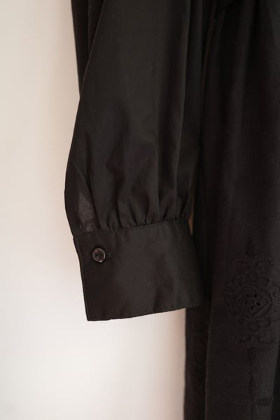 𓏭精緻花邊蕾絲拼接Ｖ領繫帶上衣20