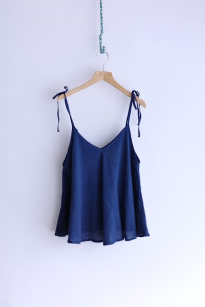 𓏭繽紛花朵刺繡繫帶背心11