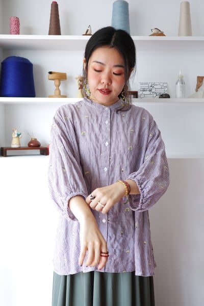 𓏭小花柄刺繡直紋泡泡格襯衫13