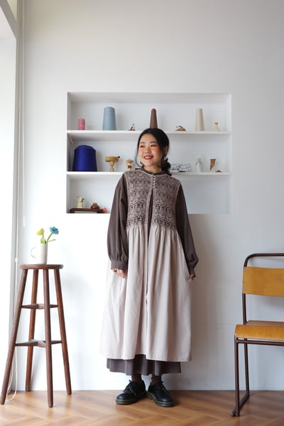 𓏭木耳抽鬚花邊拼接純色襯衫15