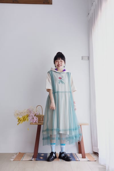 𓏭薔薇刺繡裁片拼接連帽洋裝9