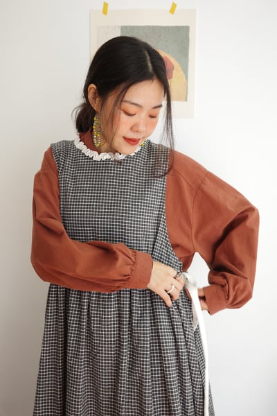 𓏭木耳領邊圍裙式繫帶洋裝14