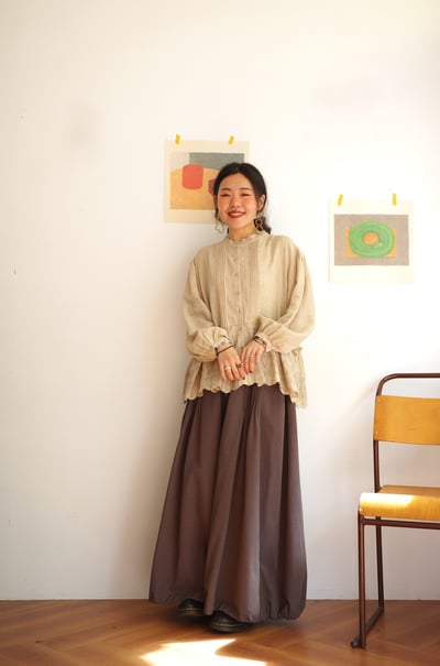 𓏭蕾絲花邊刺繡壓摺上衣9