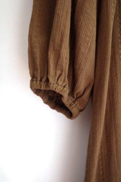 𓏭精緻緹花布料車線魚尾開襟洋裝22