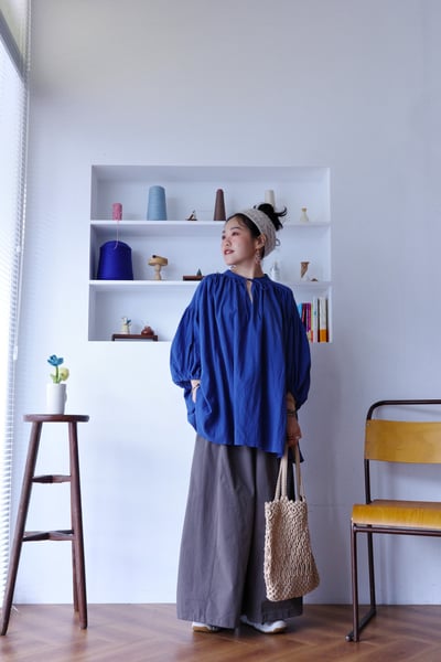 𓏭輕飄飄Ｖ領繫帶抓摺澎袖上衣5