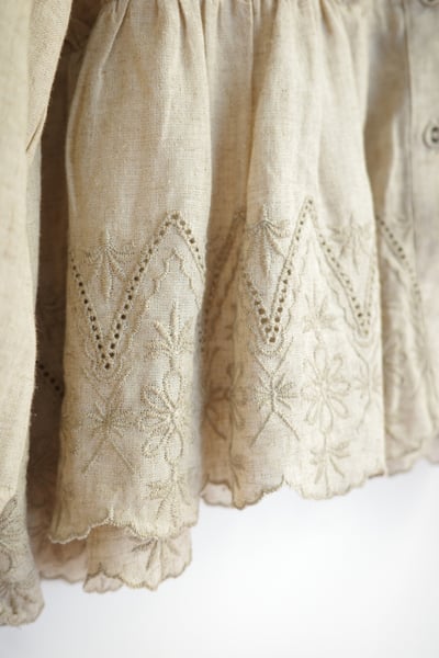 𓏭蕾絲花邊刺繡壓摺上衣20