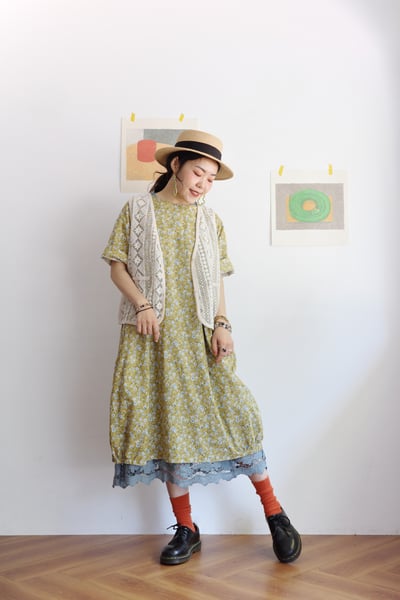 菱格圖紋透紗刺繡Ｖ領背心13