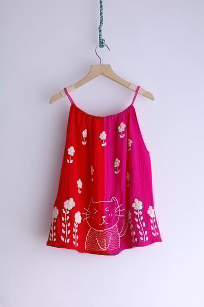 𓏭色塊拼接貓貓刺繡繫帶背心1