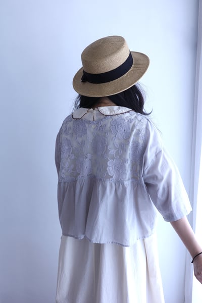 𓏭纏繞花朵刺繡Ｖ領開襟罩衫20