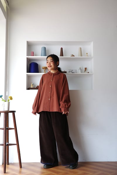 𓏭木耳抽鬚花邊拼接純色襯衫3