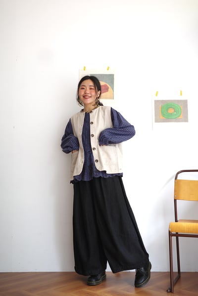 𓏭棒球領混織點圓弧下擺背心3