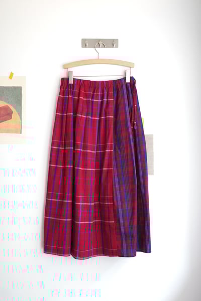 𓏭跳色格紋壓摺半身裙10