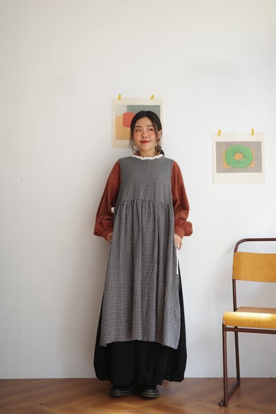 𓏭木耳領邊圍裙式繫帶洋裝7