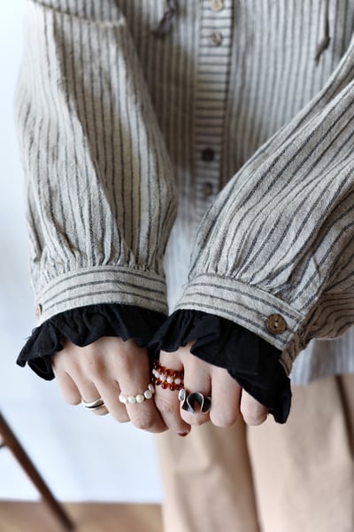 𓏭可拆式領片直紋拼接開襟上衣17