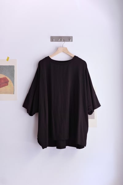 木耳邊點綴前後兩穿純色上衣20