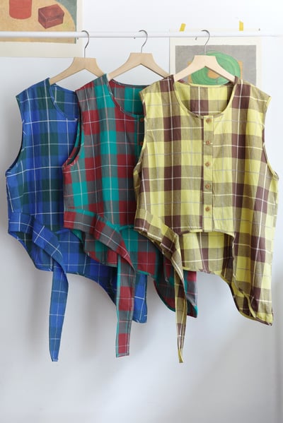 不對稱墜下擺格紋背心1