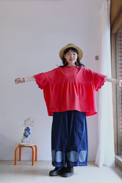 𓏭波浪蕾絲拼接袖純色娃娃上衣5