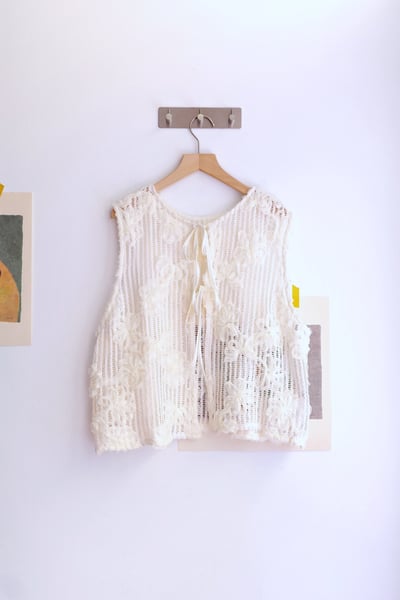 𓏭纏繞花朵洞洞繫帶背心20