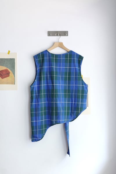 不對稱墜下擺格紋背心24