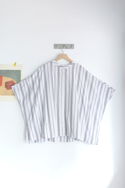 波點緹花直紋鬆身襯衫18