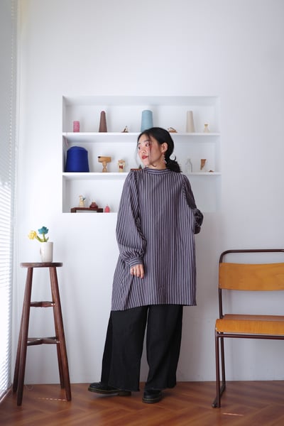 𓏭份量感優雅抓摺袖直紋緹花上衣3