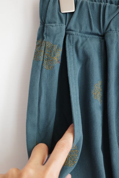 𓏭小樹刺繡大口袋工作繭形褲16