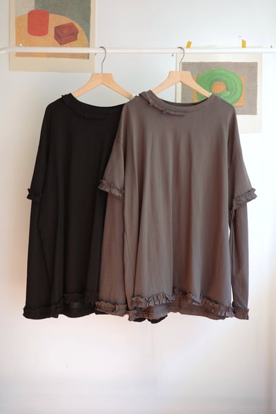 𓏭木耳花邊點綴接袖上衣1