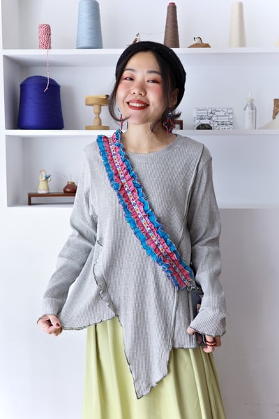 𓏭木耳邊點綴不規則下擺螺紋上衣8