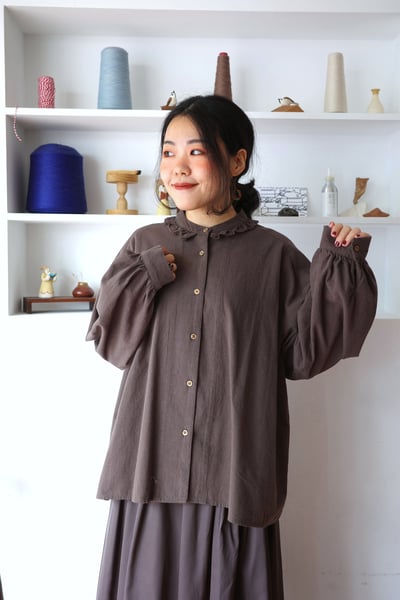 𓏭木耳抽鬚花邊拼接純色襯衫12