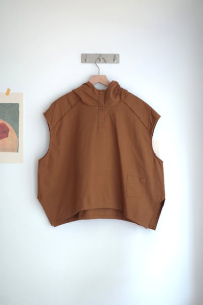 𓏭小布標開衩下擺鬆身連帽背心16