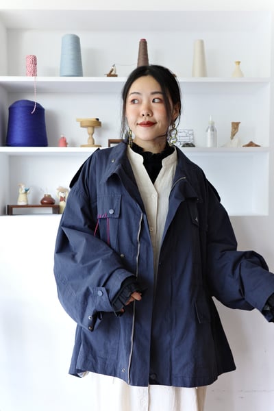 𓏭V字領壓摺開襟純色洋裝9