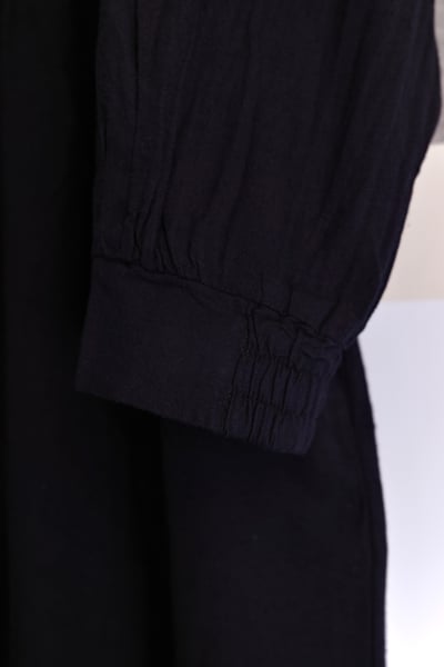 𓏭V字領壓摺開襟純色洋裝24