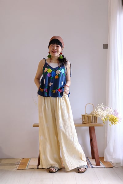 𓏭繽紛花朵刺繡繫帶背心3