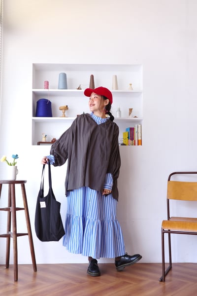 𓏭輕飄飄Ｖ領繫帶抓摺澎袖上衣2