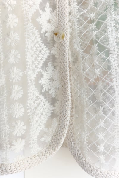 菱格圖紋透紗刺繡Ｖ領背心22