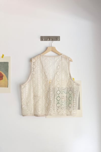 菱格圖紋透紗刺繡Ｖ領背心23