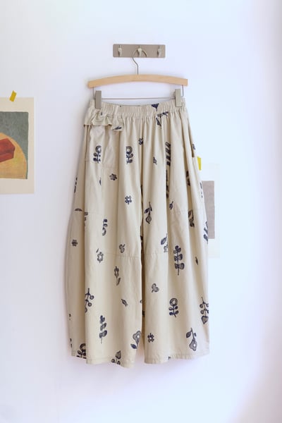 𓏭不對稱口袋拼接花柄氣球褲17