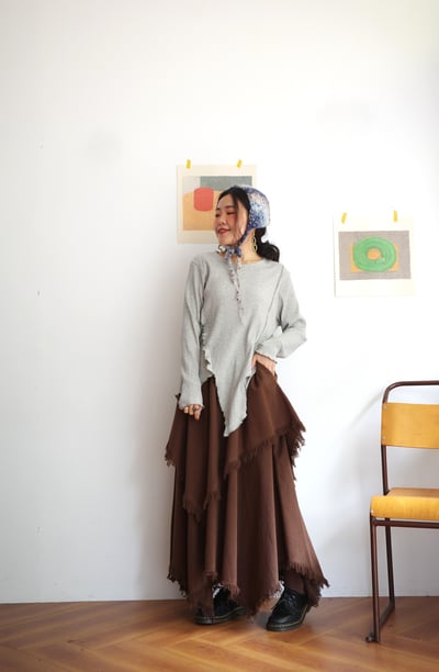 𓏭木耳邊點綴不規則下擺螺紋上衣5