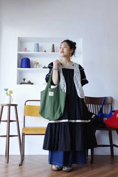 菱格圖紋透紗刺繡Ｖ領背心12