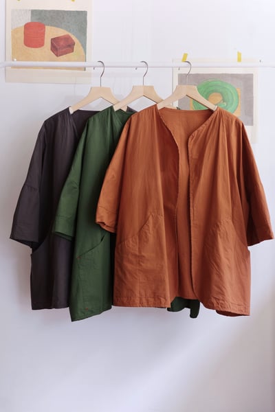 大口袋純色開襟罩衫1