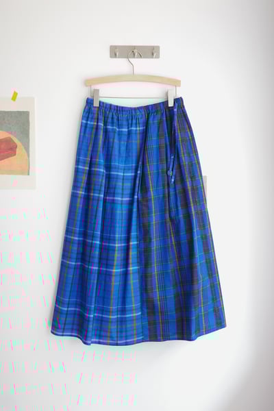 𓏭跳色格紋壓摺半身裙9