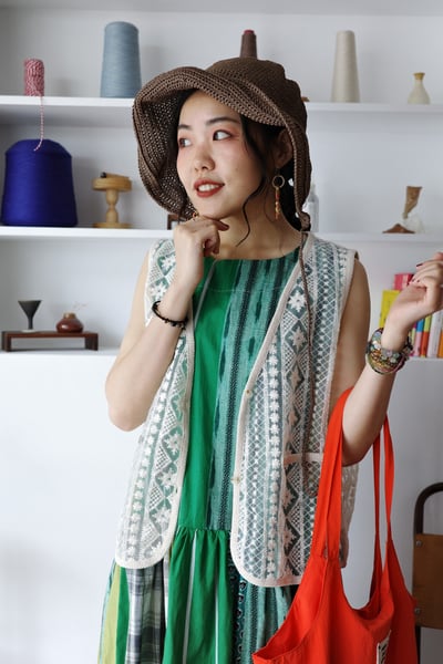 菱格圖紋透紗刺繡Ｖ領背心16