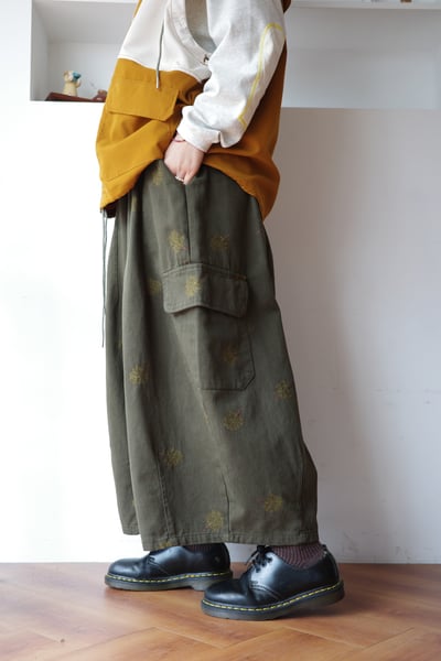 𓏭小樹刺繡大口袋工作繭形褲13