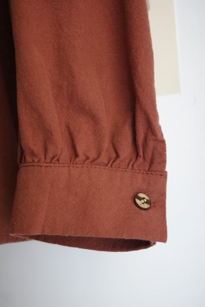 𓏭木耳抽鬚花邊拼接純色襯衫23