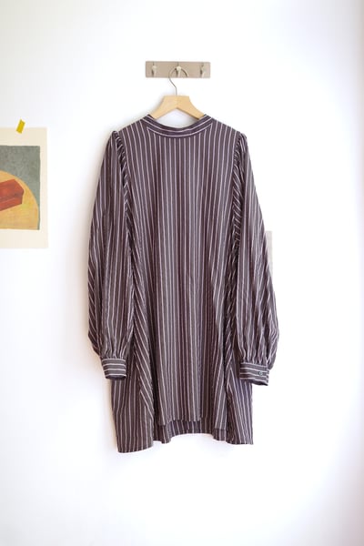 𓏭份量感優雅抓摺袖直紋緹花上衣20