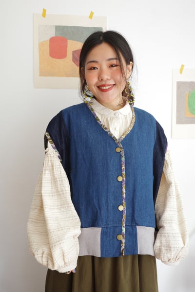 𓏭單寧花布拼接背心7