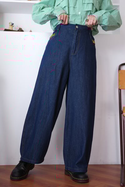 𓏭小貓刺繡直筒丹寧褲 9