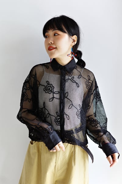 𓏭纏繞花朵短版網格襯衫6