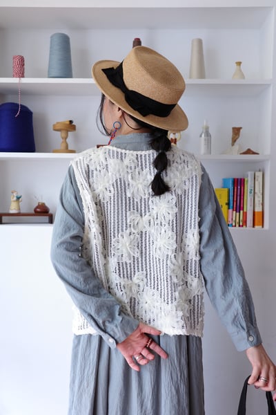 𓏭纏繞花朵洞洞繫帶背心16