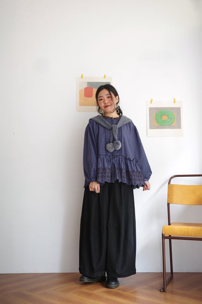 𓏭蕾絲花邊刺繡壓摺上衣10